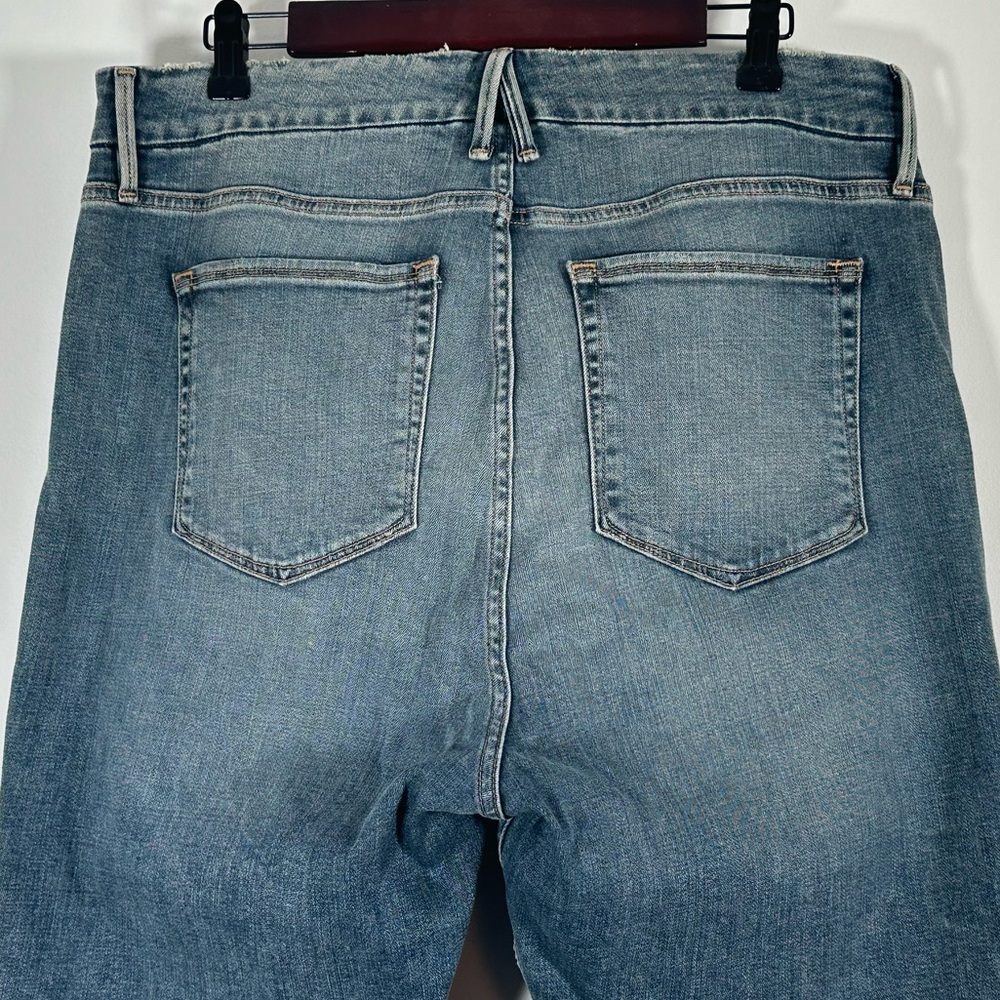 Good American Good Waist Crop Frayed Hem Jeans Size: 18 - Picture 6 of 8